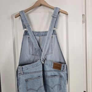 Levis Wide Leg/Baggy Jean overalls